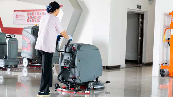 洗地机的结构及工作原理(图2) 扬子洗地机